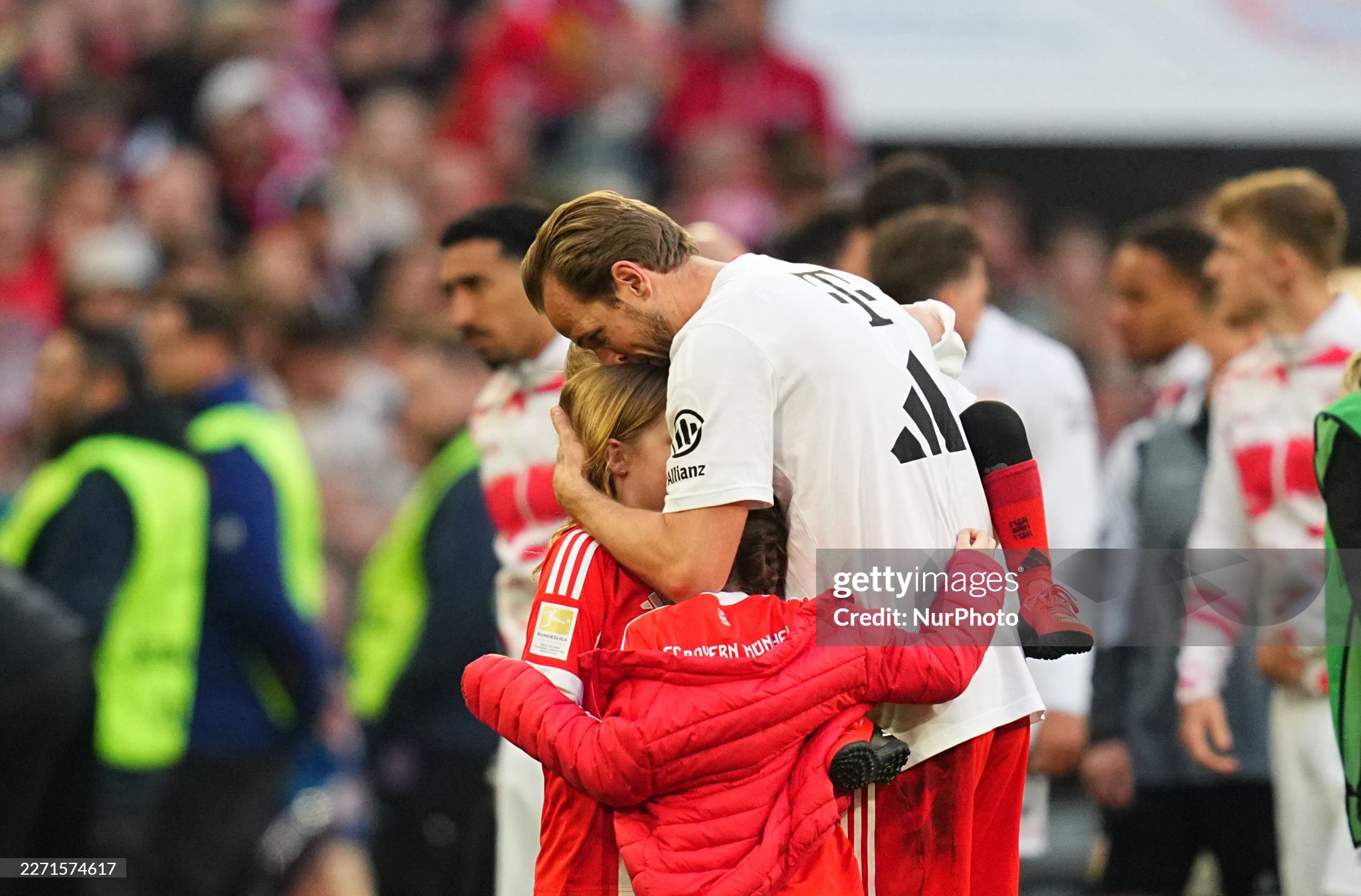 Bayern Munich vô địch sớm nhất 5 giải VĐQG châu Âu, Harry Kane ôm mộng ăn ba - 5
