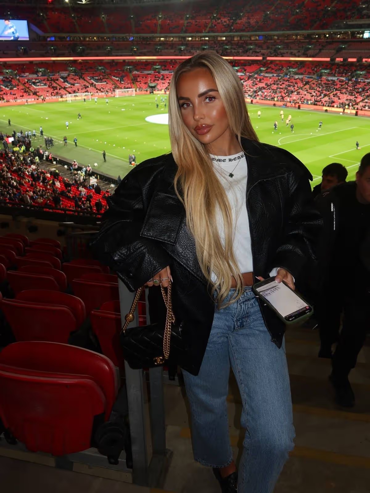 Cole Palmer khiến người khác "ghen tỵ" vì có bạn gái nóng bỏng, vòng 1 "đồ sộ" - 6