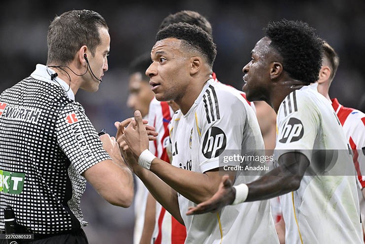 Real nguy cơ trắng tay, Barca 11 năm không vô địch C1 & cuộc đại tái thiết mùa hè - 3