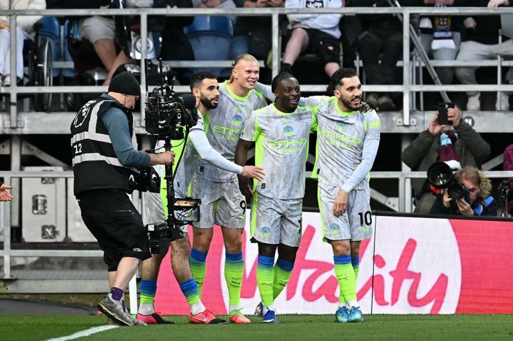 Cửa vô địch rộng mở với cả Man City & Arsenal, nhưng sai một ly sẽ đi một dặm - 1