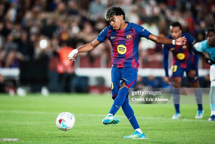 Kịch tính bảng xếp hạng La Liga: Barcelona bỏ xa Real, chờ cú sốc trước Siêu kinh điển - 1