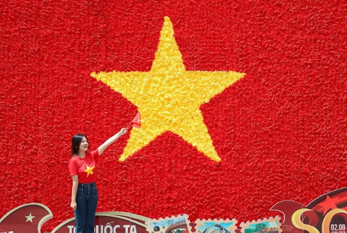 Nghỉ Giỗ Tổ và 30/4: đến Sun World Ha Long check-in cờ hoa rực rỡ, xem carnival, trải nghiệm ẩm thực giữa tầng mây - 2