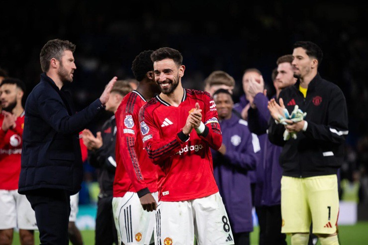 Fernandes thăng hoa nhờ được Carrick "mở khóa", MU hưởng trái ngọt - 1