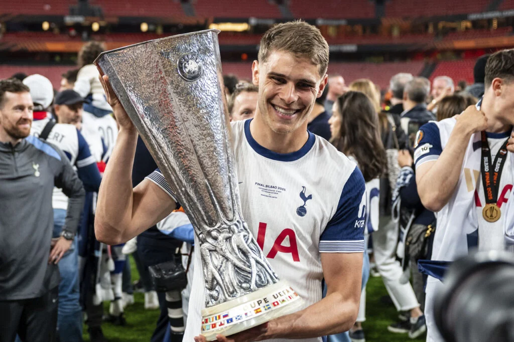 MU nhắm trung vệ nhanh nhất Ngoại hạng Anh, mảnh ghép hoàn hảo cho “Quỷ đỏ” - 2