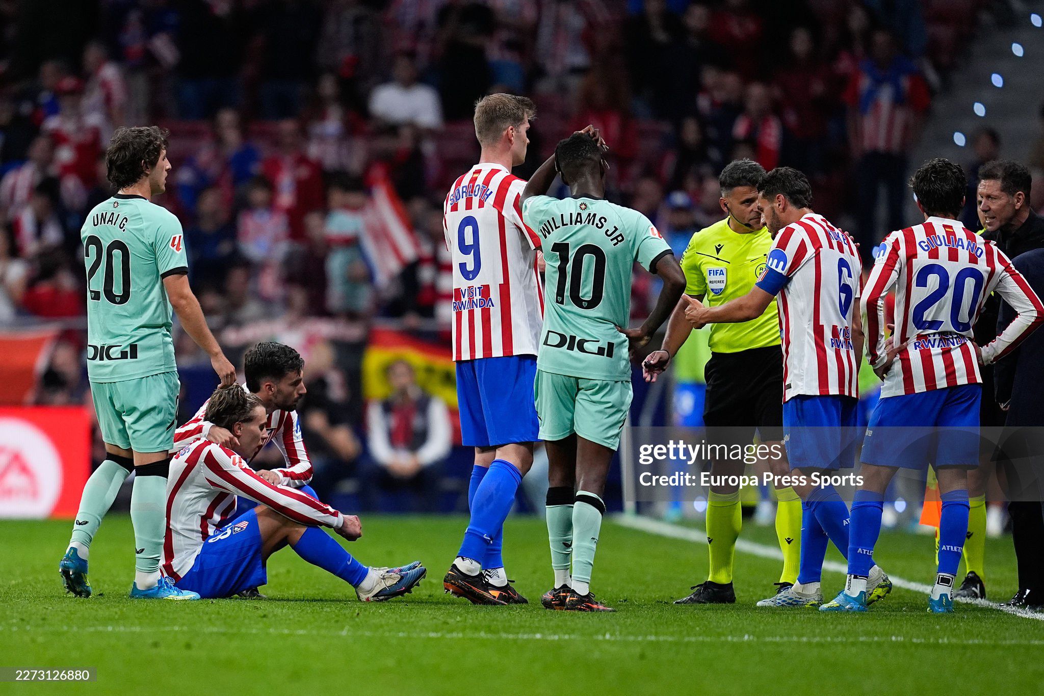 Atletico Madrid mất trụ cột trước bán kết Cúp C1, Arsenal chờ hưởng lợi - 1