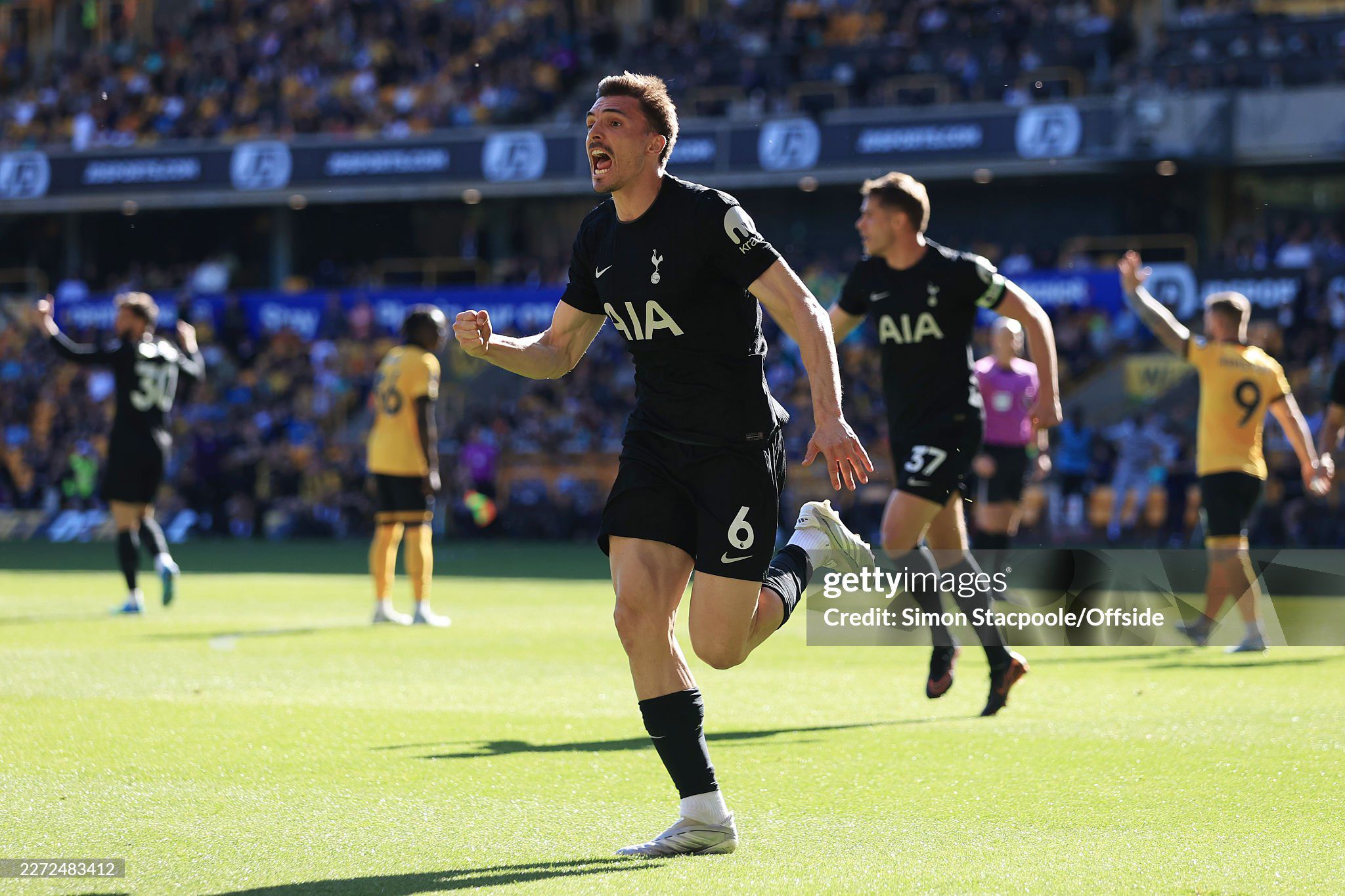 Nóng bảng xếp hạng Anh: Arsenal tạm đòi lại ngôi đầu, Tottenham thắng cũng như không - 2