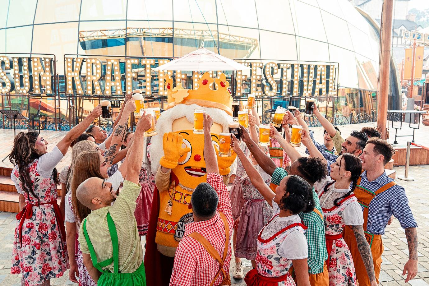 Khách Tây choáng ngợp với không khí lễ hội Mặt Trời tại Ba Na Hills - 12