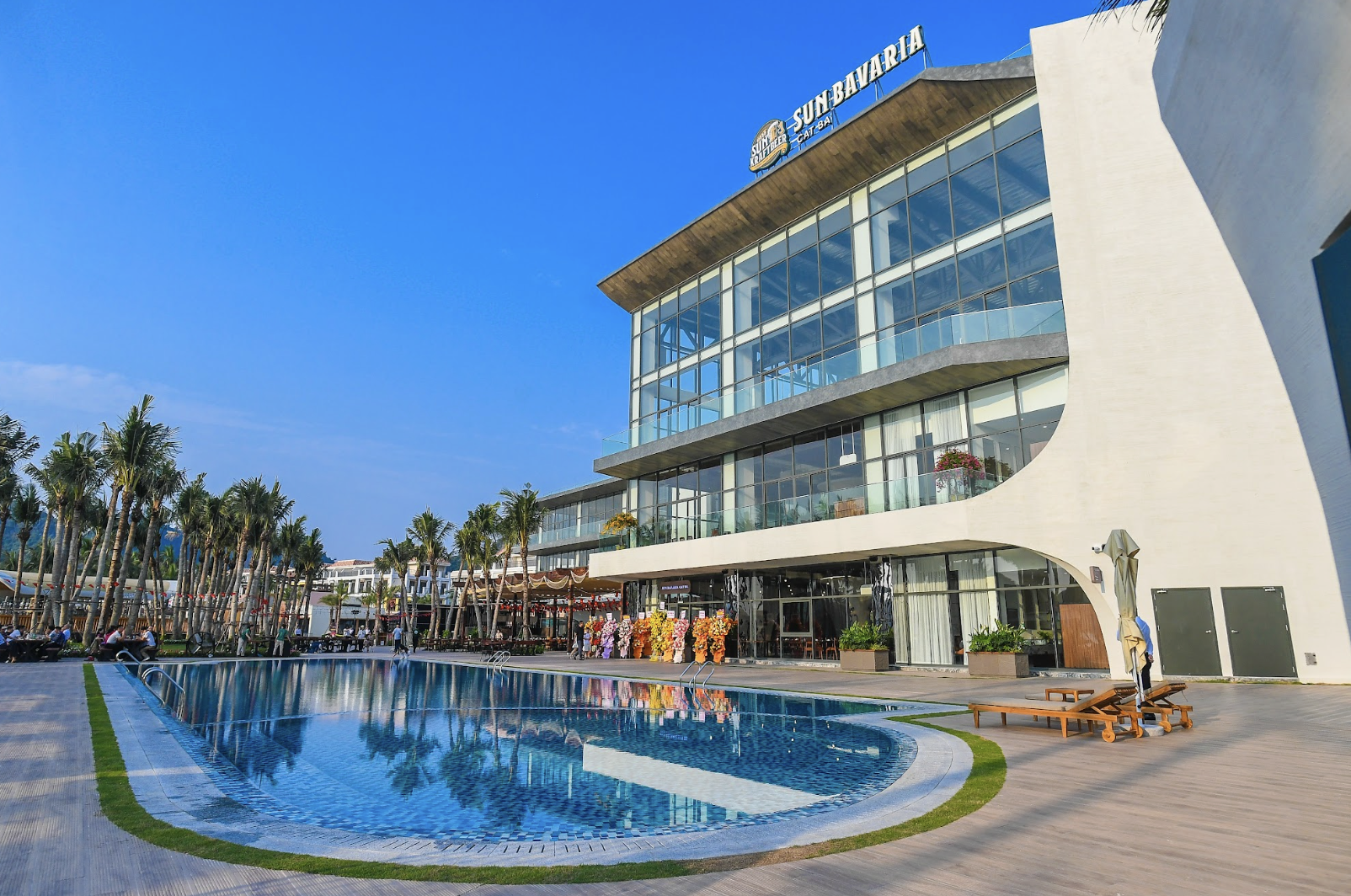 Cát Bà đón dòng khách lớn đêm khai trương VUI-Fest, vịnh trung tâm bùng nổ không khí lễ hội - 7