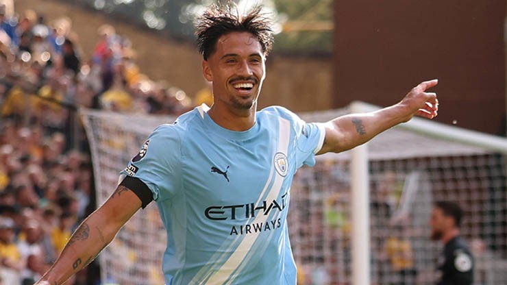 Tin mới nhất bóng đá tối 27/4: Grealish ngủ gật ở quán bar - 2