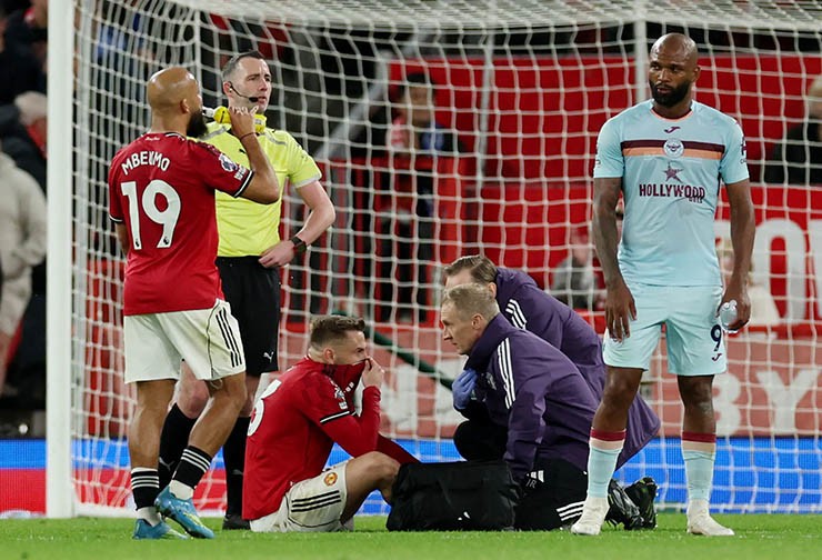Luke Shaw chấn thương ở trận thắng của MU, nỗi lo với ĐT Anh trước World Cup - 1