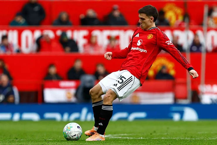 MU dùng Ugarte làm mồi nhử, gạ Newcastle đổi lấy "bom tấn" Tonali - 1