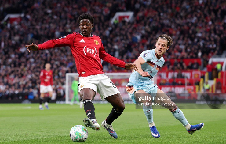 MU thắng "xấu xí": Mainoo rực sáng, Carrick ứng biến cực đỉnh - 1