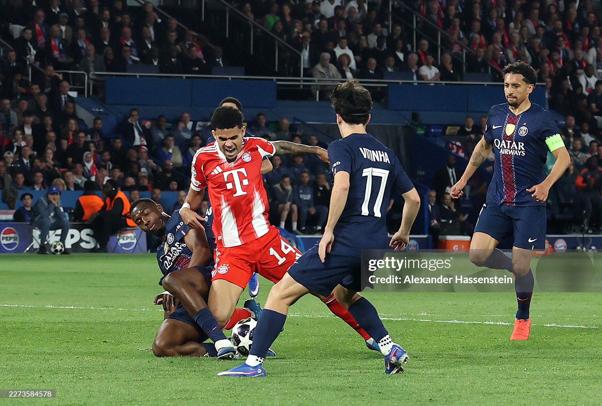 Đêm Paris huyền ảo ở Cúp C1: Đại tiệc bàn thắng, Dembele & "Maradona mới" nhảy múa - 1