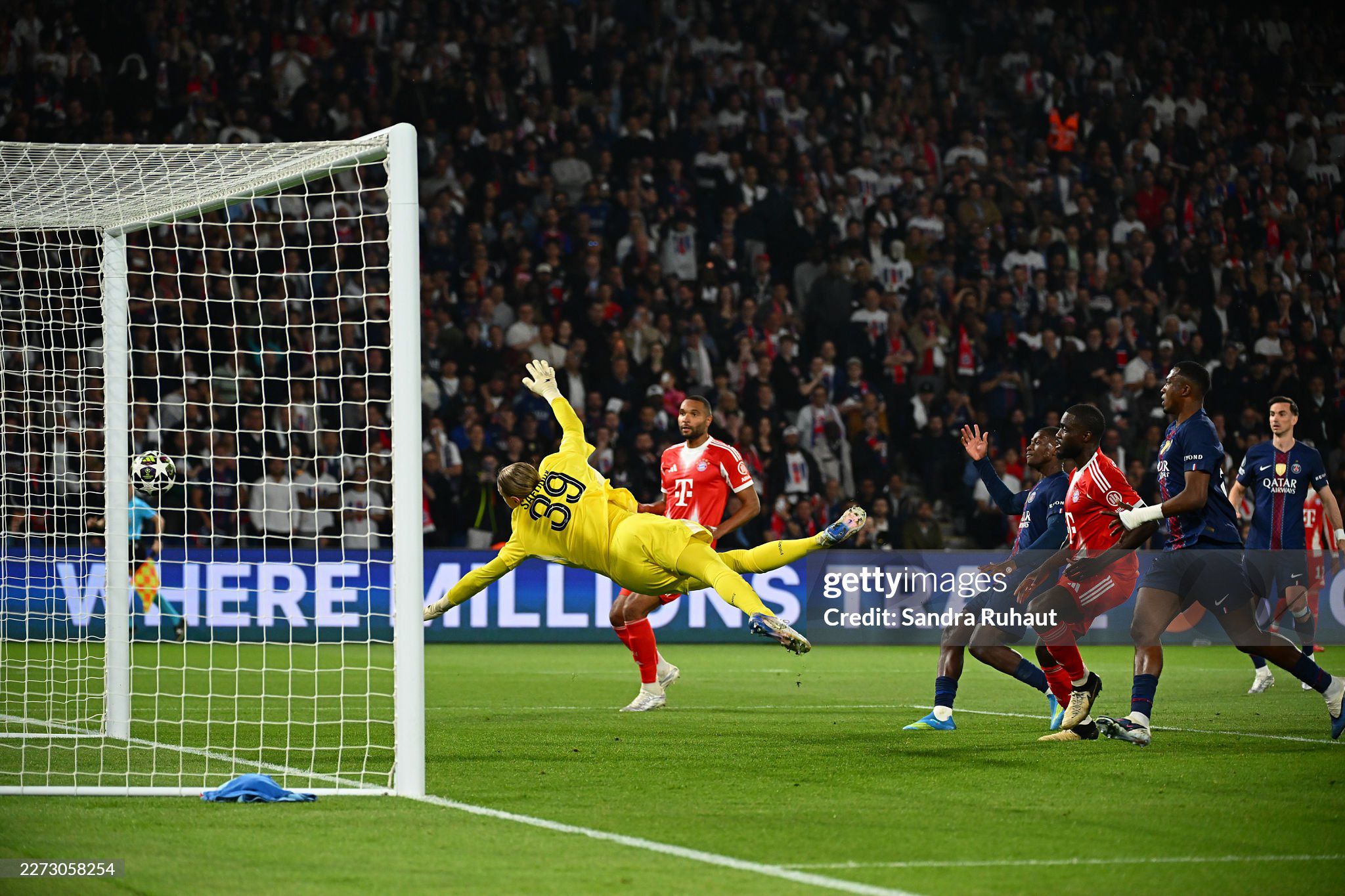 Đêm Paris huyền ảo ở Cúp C1: Đại tiệc bàn thắng, Dembele & "Maradona mới" nhảy múa - 9