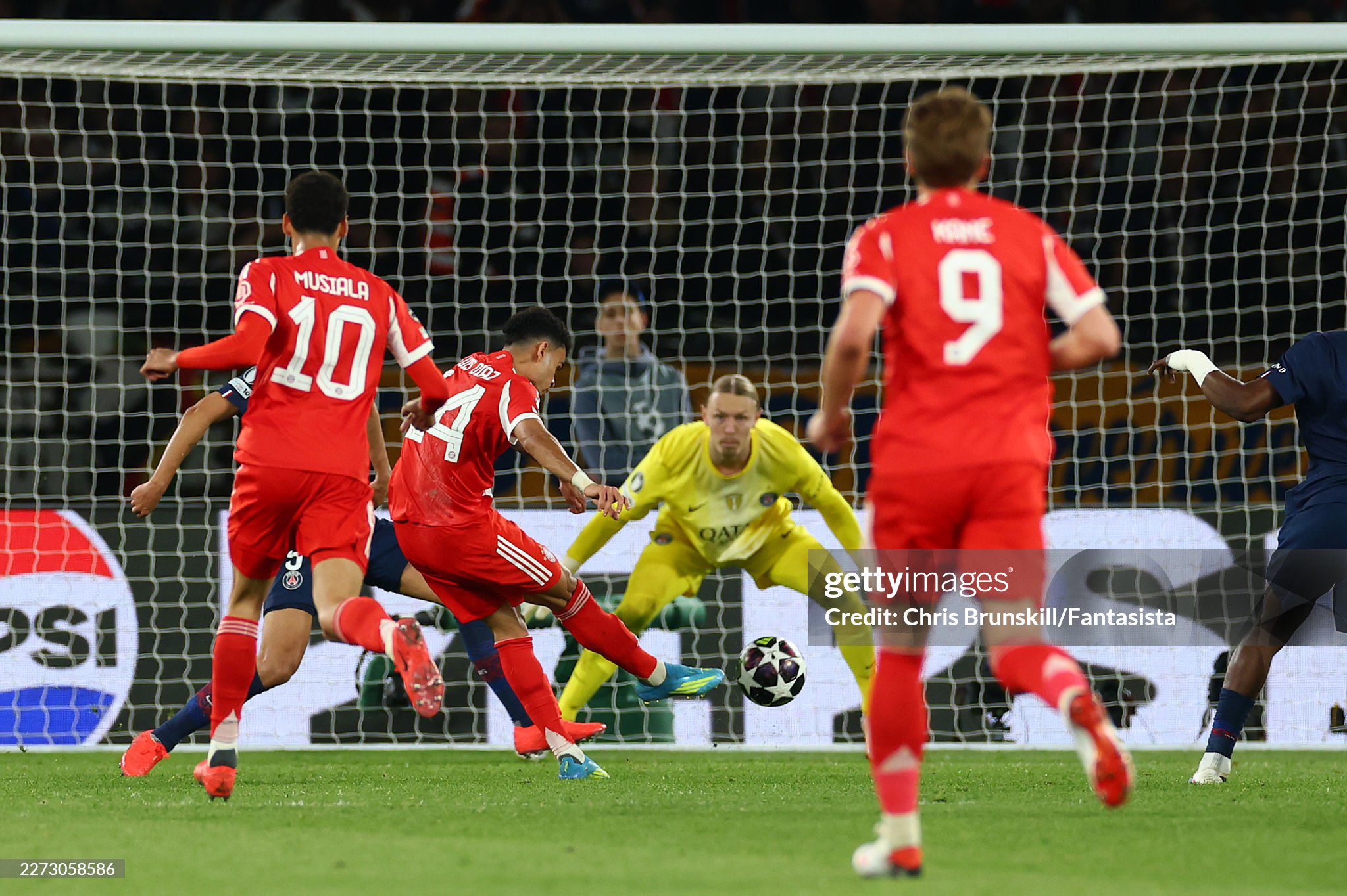 Đêm Paris huyền ảo ở Cúp C1: Đại tiệc bàn thắng, Dembele & "Maradona mới" nhảy múa - 10