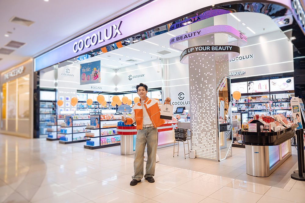 Hàng nghìn người “phủ kín” Aeon Mall Long Biên khi Buitruonglinh xuất hiện tại sự kiện COCOLUX x La Roche-Posay - 5