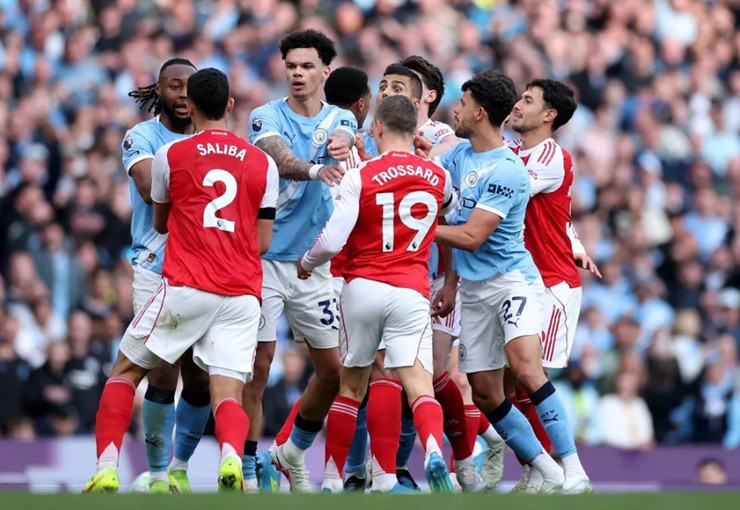 Man City "hành xác" 4 trận/10 ngày, Arsenal hưởng lợi đua vô địch Ngoại hạng Anh - 1