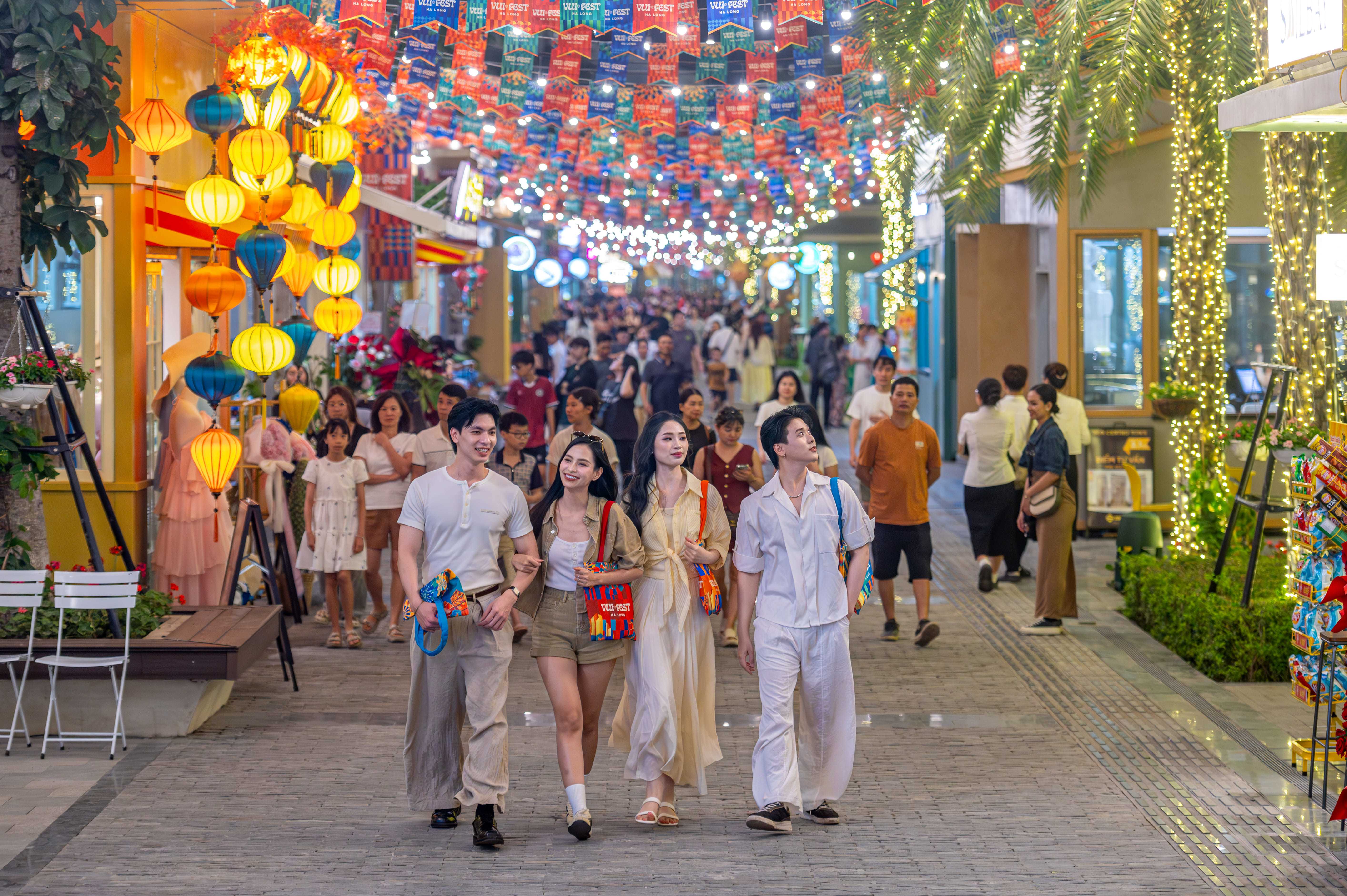 Một ngày hai lần pháo hoa: Quảng Ninh trở thành tâm điểm du lịch dịp 30/4 – 1/5 - 2