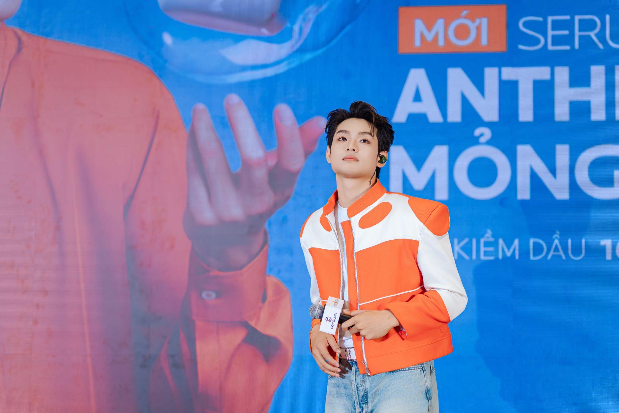 Hàng nghìn người “phủ kín” Aeon Mall Long Biên khi Buitruonglinh xuất hiện tại sự kiện COCOLUX x La Roche-Posay - 3