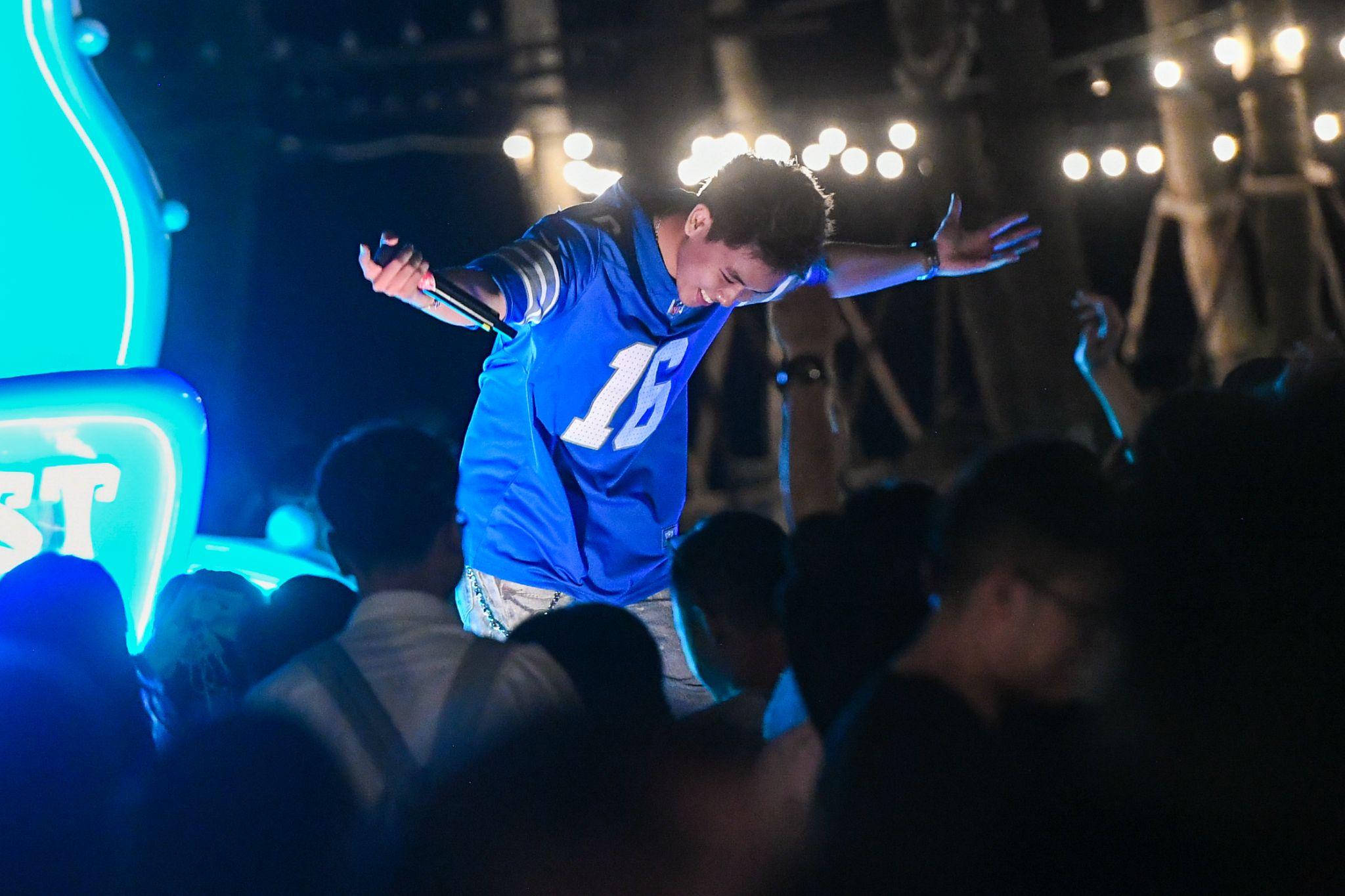 Ngắm pháo hoa "view triệu đô" từ Sun Bavaria tại phố lễ hội VUI-Fest Cát Bà - 4