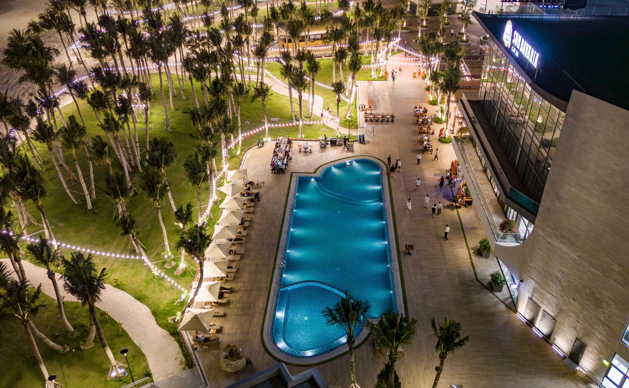 Ngắm pháo hoa "view triệu đô" từ Sun Bavaria tại phố lễ hội VUI-Fest Cát Bà - 3