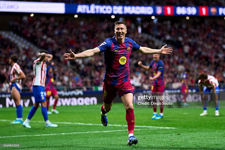 Barcelona đấu MU & Man City giành “báu vật” 19 tuổi, thay thế Lewandowski - 2