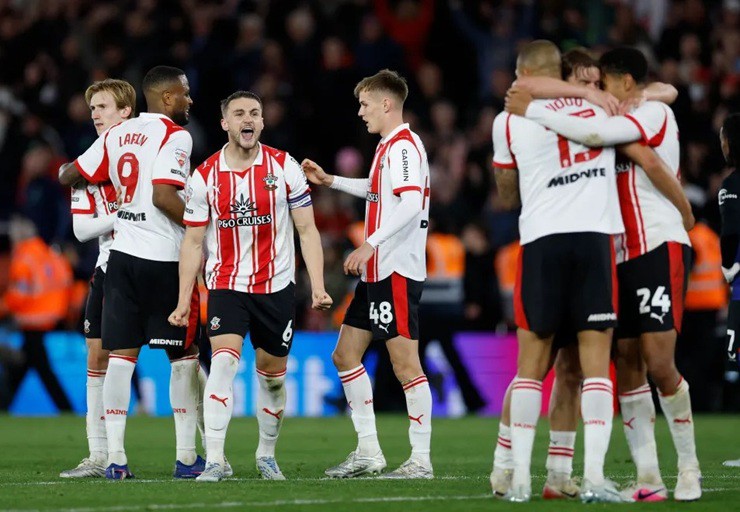 Southampton nguy cơ bị cấm chung kết play-off lên Ngoại hạng Anh vì bê bối "gián điệp" - 1