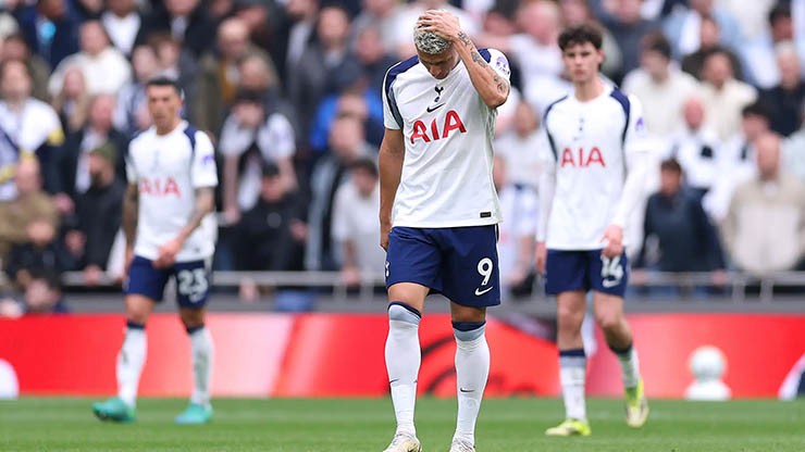 Kịch bản gây sốc Ngoại hạng Anh: Arsenal - Man City bằng điểm, Tottenham xuống hạng - 2