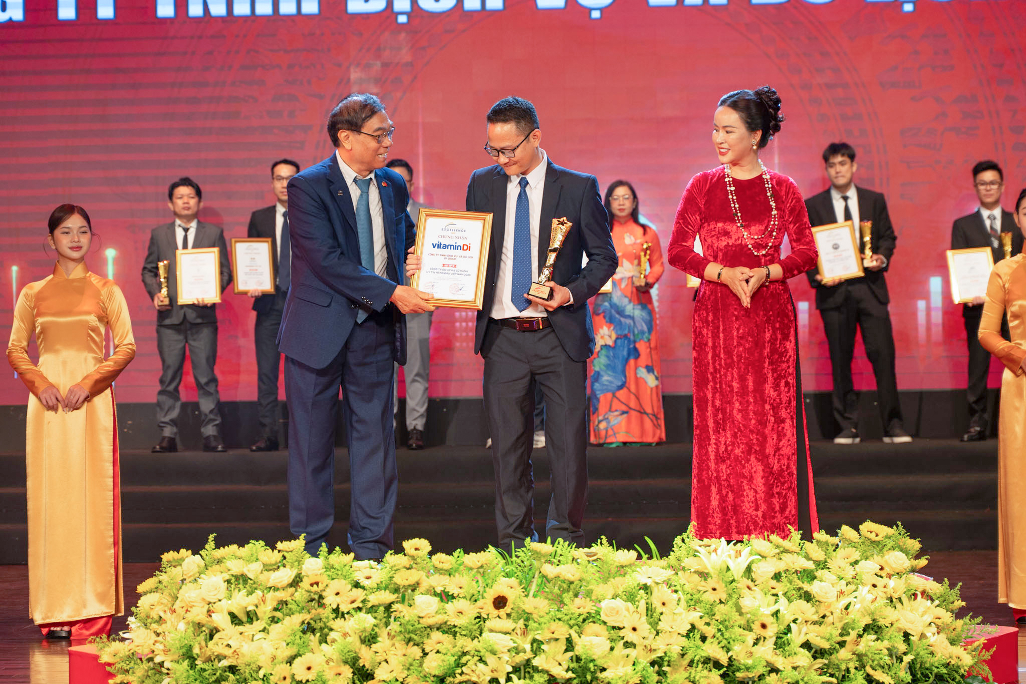 Vitamin Đi ghi dấu trong top 10 công ty du lịch năm 2025 - 2