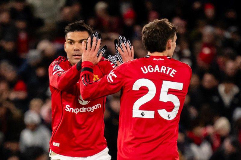 MU - Arsenal xâu xé đội sắp xuống hạng, mua Fernandes đá cặp với Fernandes - 1