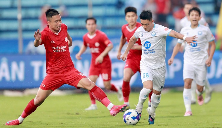 Video bóng đá Nam Định - Thể Công Viettel: 6 phút bùng nổ, siêu phẩm mãn nhãn (V-League) - 1
