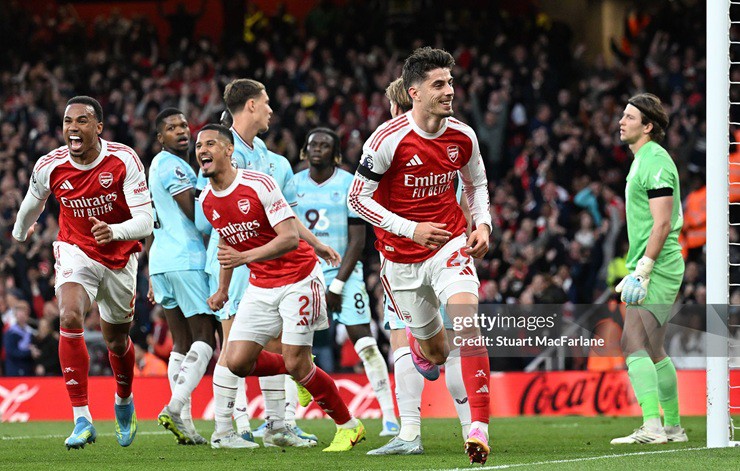 Nóng bảng xếp hạng Ngoại hạng Anh: Arsenal hơn Man City 5 điểm, vô địch sớm khi nào? - 1