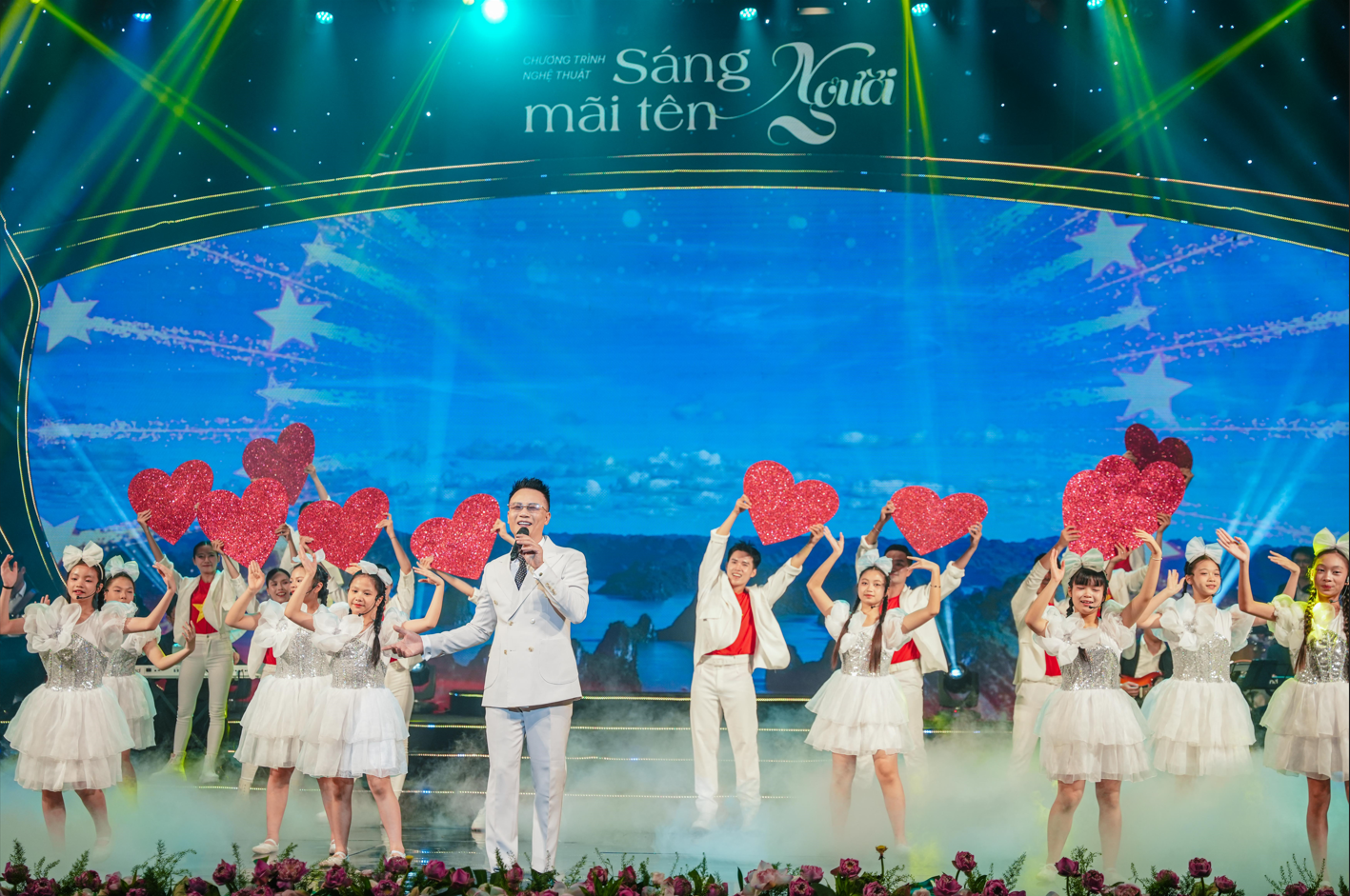 “Sáng mãi tên Người” lan tỏa thông điệp về lý tưởng, niềm tin và khát vọng cống hiến - 3