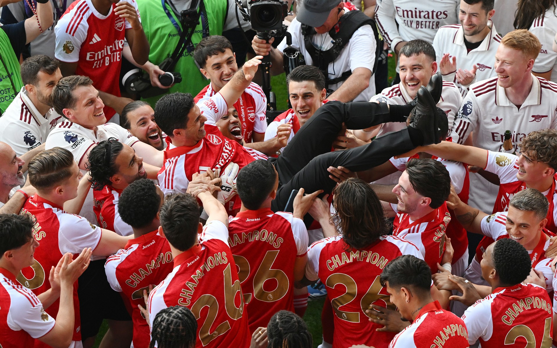 Ngoại hạng Anh hỗn loạn sau khi Guardiola - Salah rời đi, Arsenal thống trị đến bao giờ? - 2