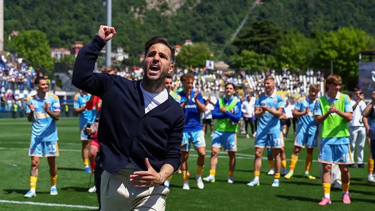 Tin mới nhất bóng đá tối 26/5: AC Milan nhắm cả Iraola và Emery - 2