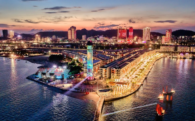 Sun Bavaria Ha Long: Nhà hàng duy nhất tại Quảng Ninh sở hữu show diễn ánh sáng 3D Mapping và pháo hoa nghệ thuật hàng đêm - 1
