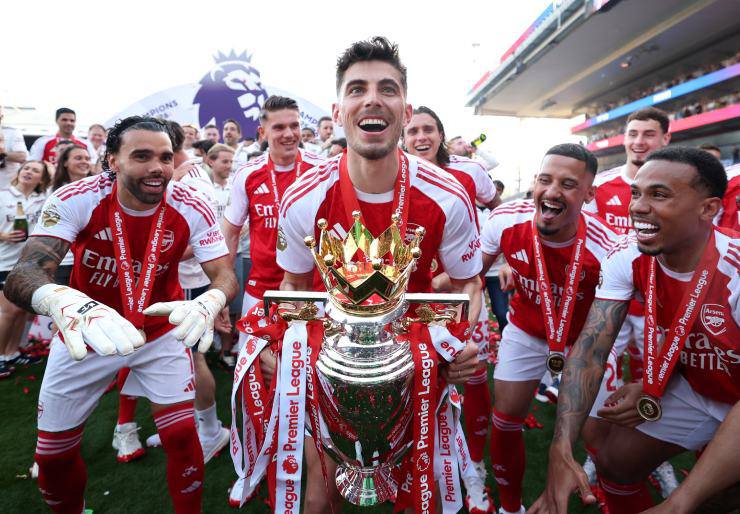Arsenal rước cúp vô địch Ngoại hạng Anh: Hơn 1 triệu fan chờ đón tân vương - 1