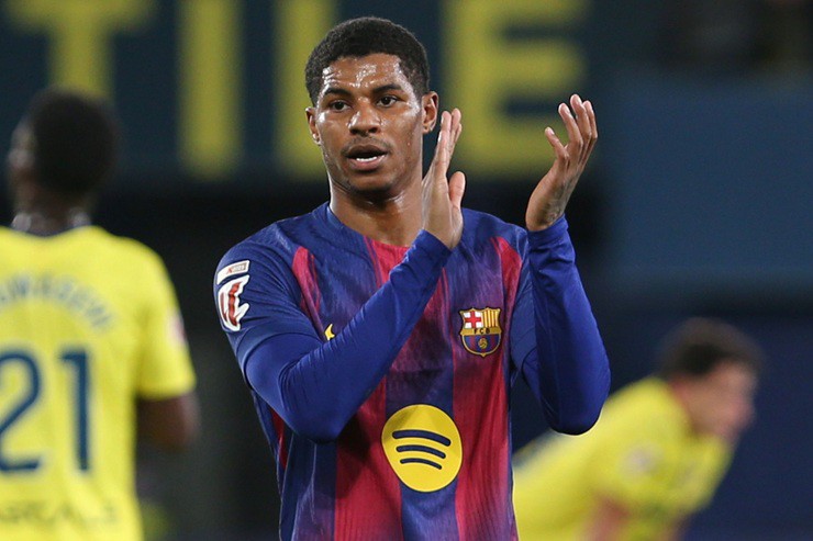 MU chấp nhận hạ giá bán Rashford cho Barcelona, Carrick đối mặt áp lực mới - 1