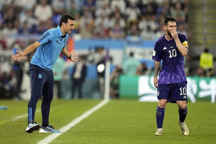 HLV Argentina bức xúc đáp trả vì bị hiểu nhầm "mọi chuyện phải xin phép Messi" - 3
