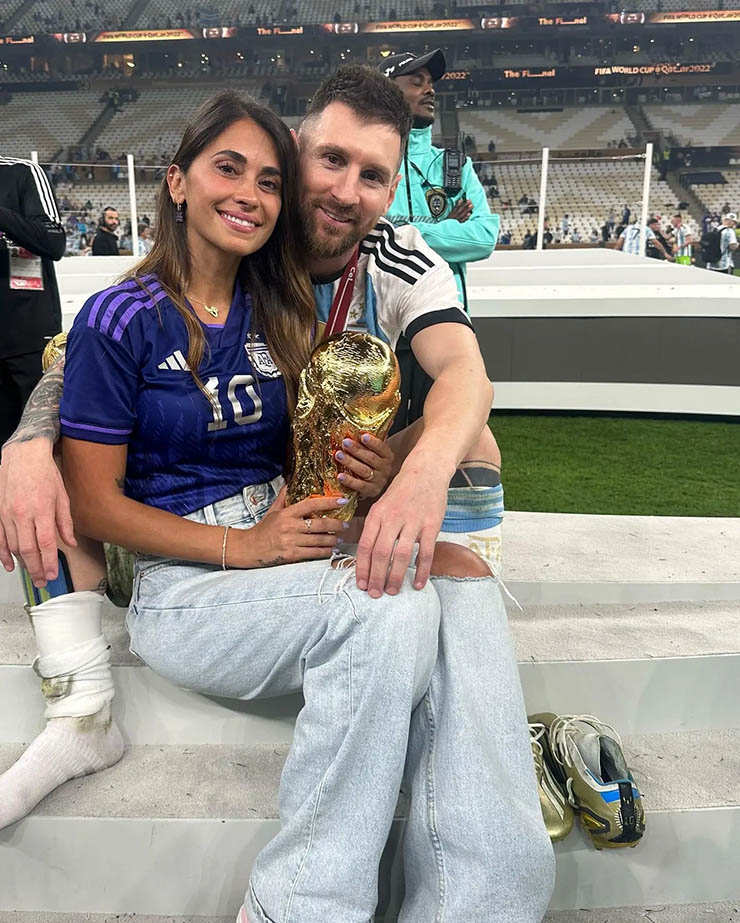 Vợ Messi mặc bikini nhỏ xíu khoe vóc dáng quyến rũ, "tiếp lửa" trước World Cup - 3