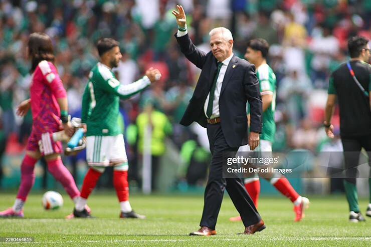 Chủ nhà Mexico thắng trận mở màn World Cup, HLV Aguirre nói gì về sức ép quá lớn? - 1