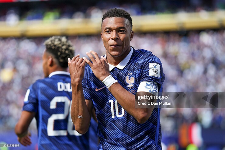 Bí ẩn màn "thổi sáo" của Mbappe: Lời hứa đặc biệt được thực hiện ở World Cup - 1