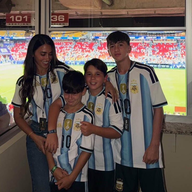 Messi lập hat-trick chói sáng World Cup 2026, vợ đẹp phản ứng khiến dân mạng rần rần - 2