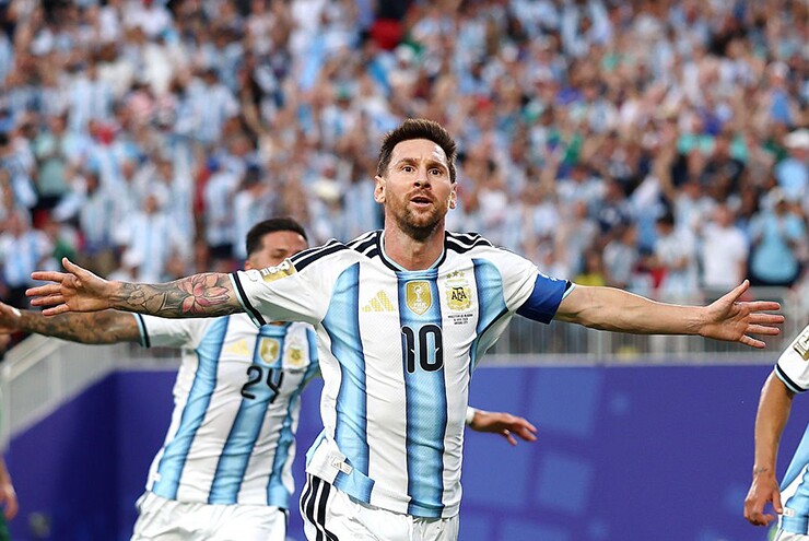 Nức lòng Messi ghi siêu phẩm trận ra quân World Cup, lập hàng loạt kỷ lục - 1