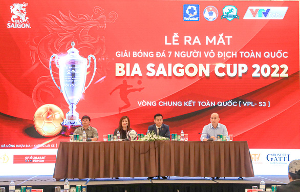 Câu chuyện bóng đá: Bỏ “chuyên” tìm… phủi - 1