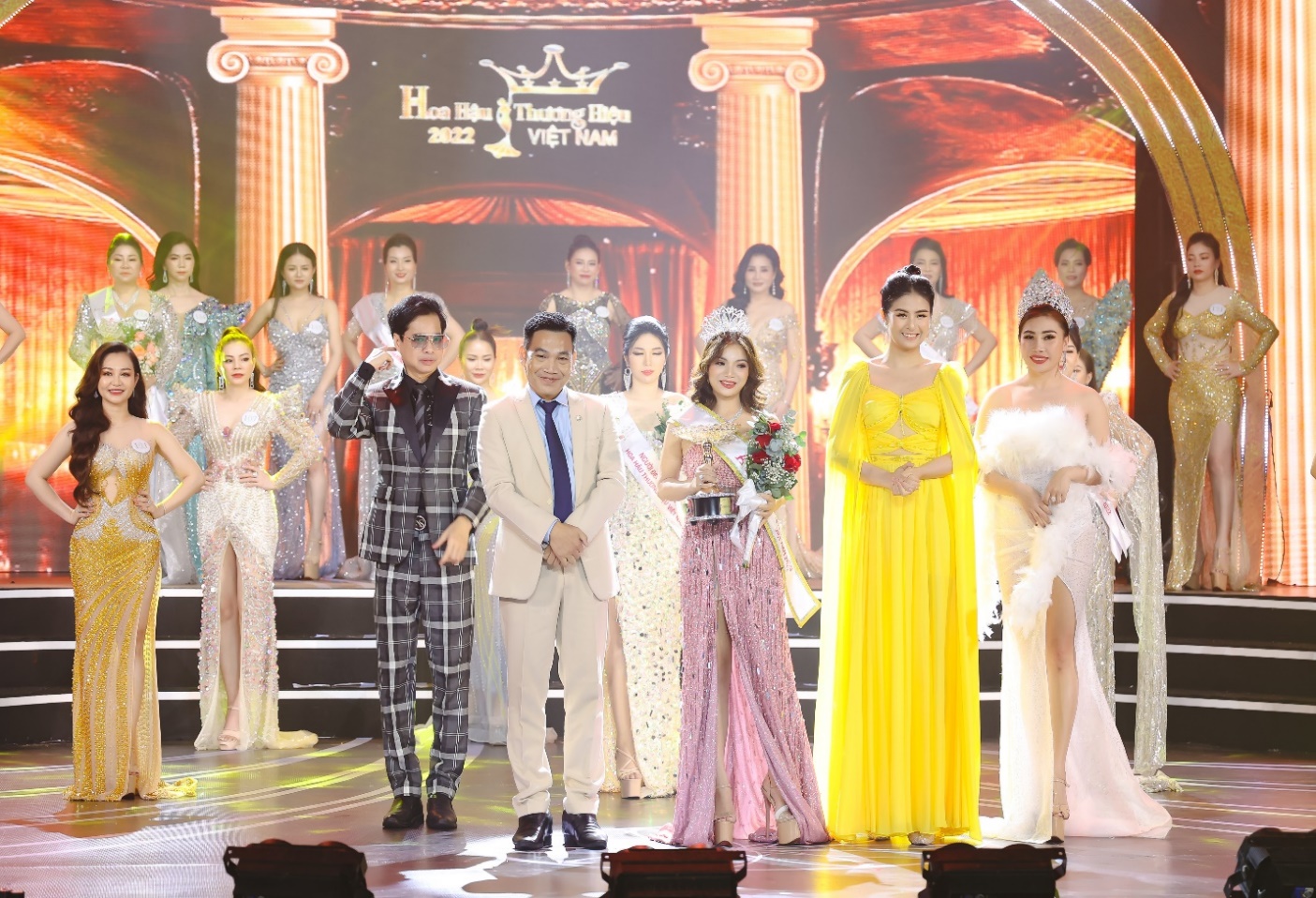 Tống Thị Kim Oanh đăng quang Á hậu 3 cuộc thi Hoa hậu Thương hiệu Việt Nam 2022 - 1