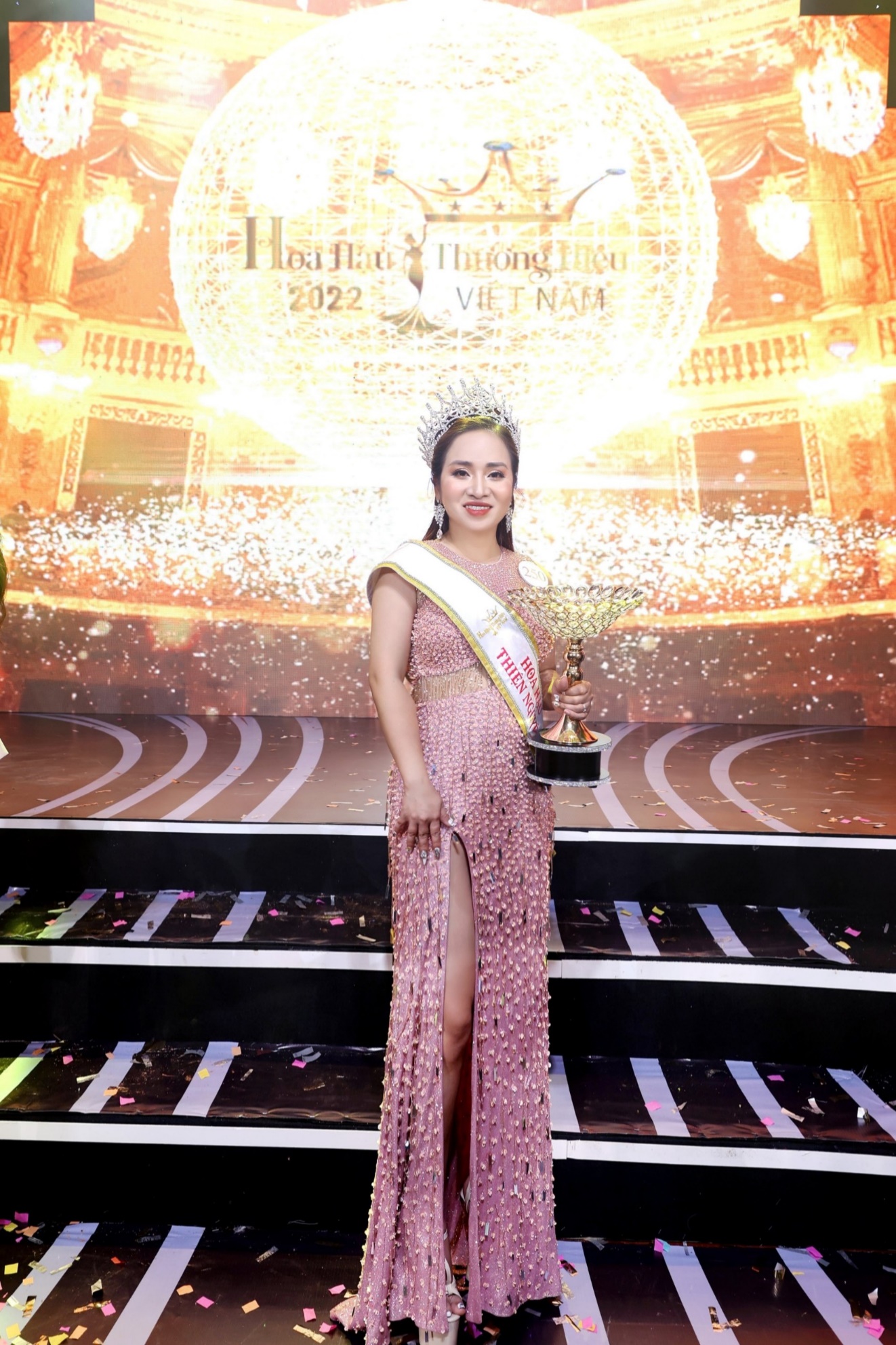 Doanh nhân Nguyễn Thị Oanh đạt danh hiệu Hoa hậu Thiện nguyện cuộc thi Hoa hậu Thương hiệu Việt Nam 2022 - 5