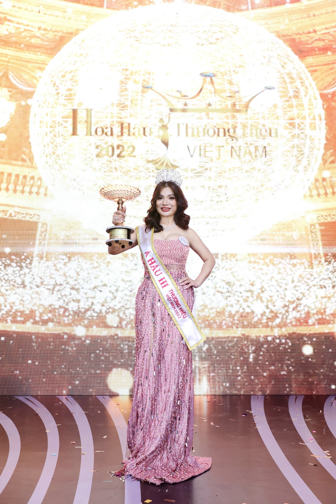 Tống Thị Kim Oanh đăng quang Á hậu 3 cuộc thi Hoa hậu Thương hiệu Việt Nam 2022 - 4