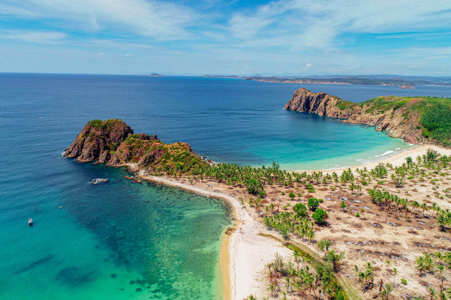 Cùng Traveloka khám phá những địa điểm du lịch Phú Yên nổi tiếng, thú vị nhất - 4