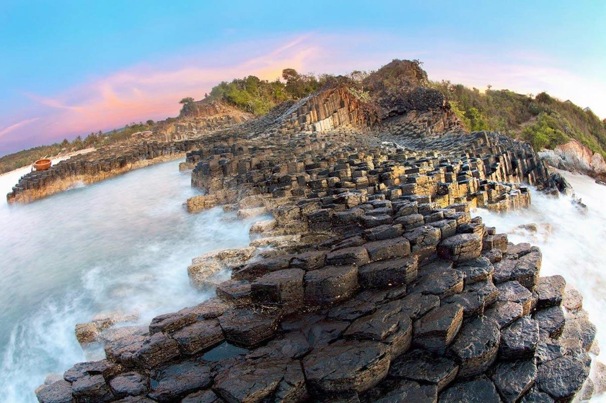 Cùng Traveloka khám phá những địa điểm du lịch Phú Yên nổi tiếng, thú vị nhất - 1